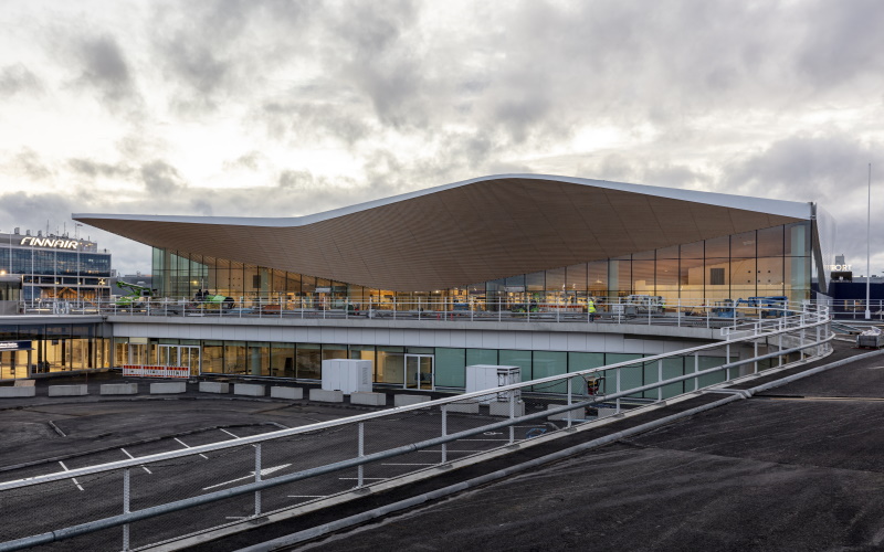 Helsinki-Vantaan lentoaseman terminaali 2:n laajennus on Vuoden Teräsrakenne – kunniamaininta Ylivieskan kirkon kellotapulille