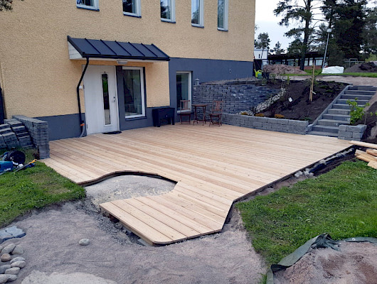Teemme yksilöllisiä, asiakkaiden toiveiden mukaisia terassiratkaisuja.