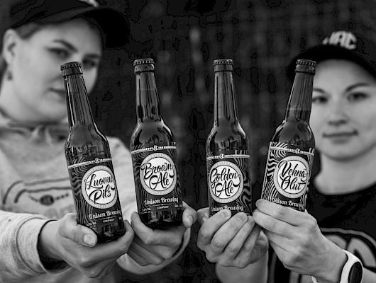 Unison Brewing Company sijaitsee Joensuussa, Raatekankaalla. Panimon yhteydessä palvelee myös Olutpuoti.