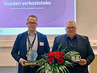 TAKKin toimialajohtaja Juha Jokinen ja kone- ja sähkötekniikan koulutuspäällikkö Jari Hietanen vastaanottivat Vuoden Verkostoteko 2023 -palkinnon.