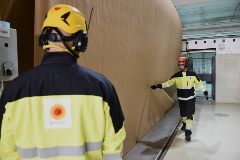 Kuva Oulun tehtaan ensimmäiseltä muunnetulta linjalta, jossa nyt valmistetaan aaltopahvin pintakartonkia eli kraftlineria. Kuvalähde: Stora Enso