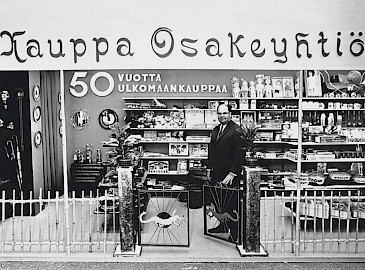 Vuonna 1968 juhlistettiin Kauppa Osakeyhtiön 50-vuotistaivalta. Kuvassa toimitusjohtaja Matti Simola.