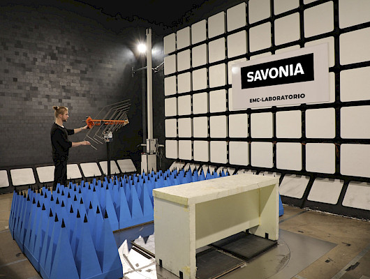 Savonia on vahva osaaja sähköisen yhteensopivuuden testauksessa. Kuvassa EMC-laboratorio.