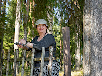 Metsänomistaja Hanna Vainikainen on tyytyväinen Kuution käyttäjä.