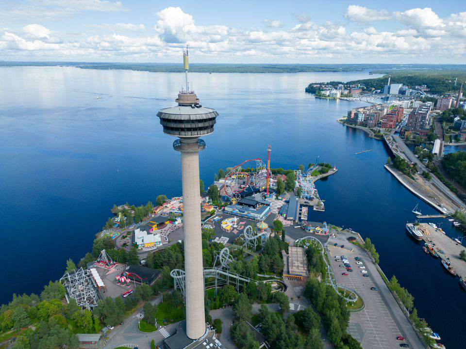 Tampereen tunnetuin maamerkki Näsinneula avattiin yleisölle vuonna 1971. Kuva: Särkänniemi