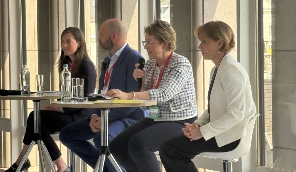 "EU:n tulevan biotaloustalousstrategian tulee olla kunnianhimoinen ja eteenpäin katsova", totesi maa- ja metsätalousministeri Sari Essayah Brysselissä.