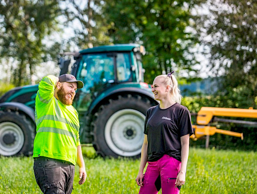 Suurimpia monialaistamisen liiketoimintasuuntia ovat koneurakointi, polttopuiden teko, matkailu, suoramyynti ja muut palvelut esimerkiksi kiinteistöjen hoito. Kuva: ProAgria/MS