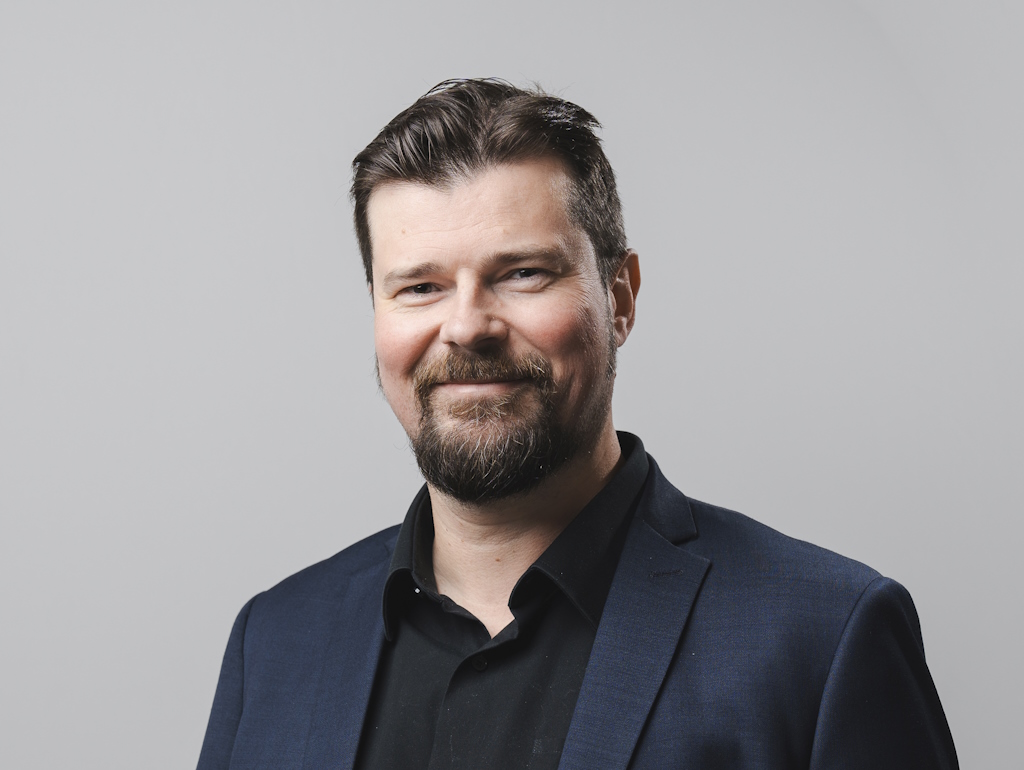 Lujatalon toimialajohtaja Lauri Porokka ehdottaa, että sote-alueilla panostettaisiin tarjolla olevien erilaisten hankintamuotojen miettimiseen sekä markkinavuoropuhelujen järjestämiseen riittävän ajoissa.
