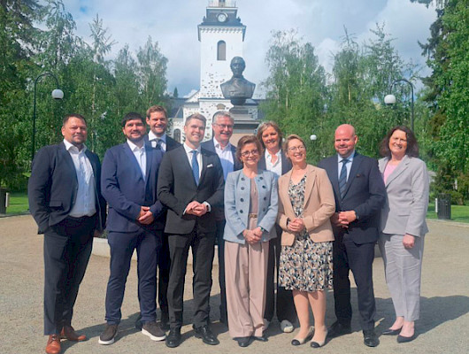 Kokoukseen osallistuivat ministerit Norjasta, Ruotsista, Suomesta ja Tanskasta, sekä itsehallintoalueilta Ahvenanmaalta, Färsaarilta ja Grönlannista. Islantia edusti valtiosihteeri.
