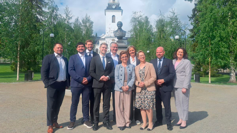 Kokoukseen osallistuivat ministerit Norjasta, Ruotsista, Suomesta ja Tanskasta, sekä itsehallintoalueilta Ahvenanmaalta, Färsaarilta ja Grönlannista. Islantia edusti valtiosihteeri.