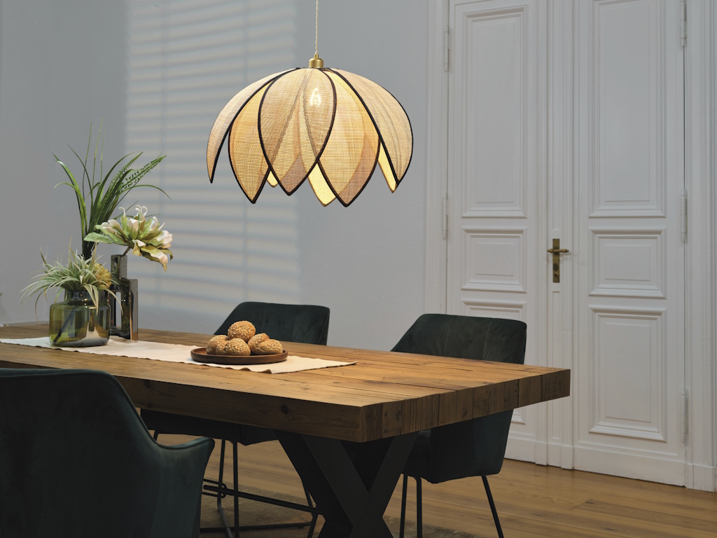 Decor Rattan Lotus Pendant 670 E27 Brown -riippuvalaisin on valmistettu luonnollisista materiaaleista luonnon inspiroimissa muodoissa.