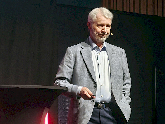 "Suurin osa humanoidiroboteista tulee olemaan ihmisen kokoisia ja noin 60 kilon painoisia", Risto Linturi arvioi.