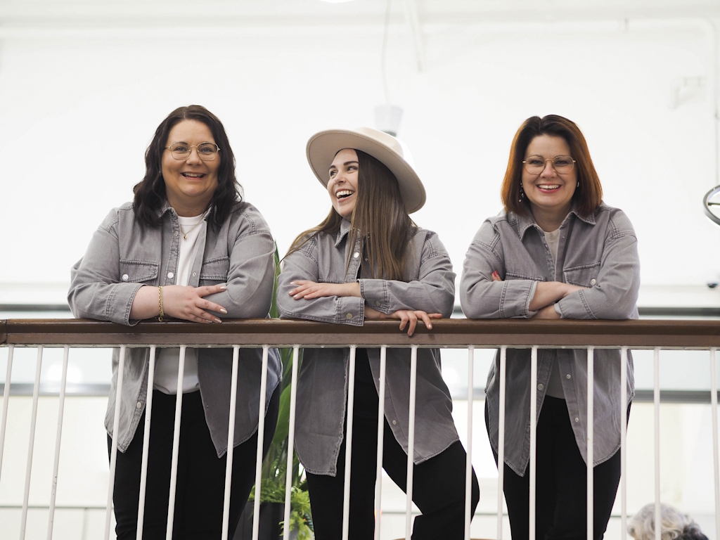 Event Makers suunnittelee ja toteuttaa elämyksiä, jotka jäävät mieleen. Kuvassa yrityksen tehotiimi: Tanja Viitala (vas.), Anna Linnanmaa ja Niina Palosaari.