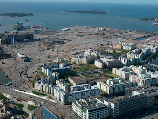 Vuonna 2010 alue oli vapautunut aluerakentamisen käyttöön ja konttisatama oli jo vetäytynyt Jätkäsaaresta. Kuva: Suomen ilmakuva Oy