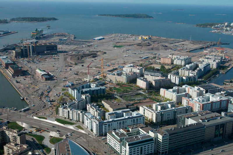 Vuonna 2010 alue oli vapautunut aluerakentamisen käyttöön ja konttisatama oli jo vetäytynyt Jätkäsaaresta. Kuva: Suomen ilmakuva Oy
