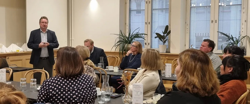 Vesa Saukkoranta puhui aiheesta yrittäjille Talouden turbulenssi -tilaisuudessa. Kuva Finnvera