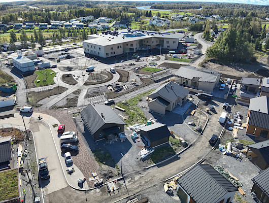 Saikkaan rakennetaan 19 omakotitaloa, 2 paritaloa, 2 rivitaloa, 1 kaupunkipientalo, 1 kerrostalo sekä Saikantalo, jossa tulee toimimaan alueen päiväkoti ja alakoulu. Kuvapalvelu Salopino