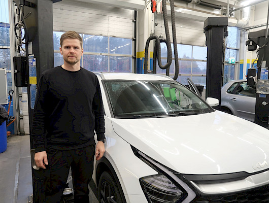 "Olipa autossa ongelma mikä tahansa tai auton merkki mikä tahansa, niin meihin kannattaa ottaa yhteyttä. Keksimme ongelmaan ratkaisun", toteaa Jarno Martiskainen.