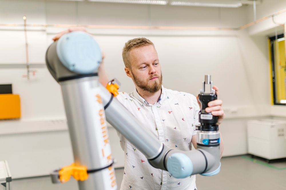 YAMK-tutkinnon voi opiskella työn ohessa – opintojen kehittämistehtävä tuo yritykselle konkreettista hyötyä