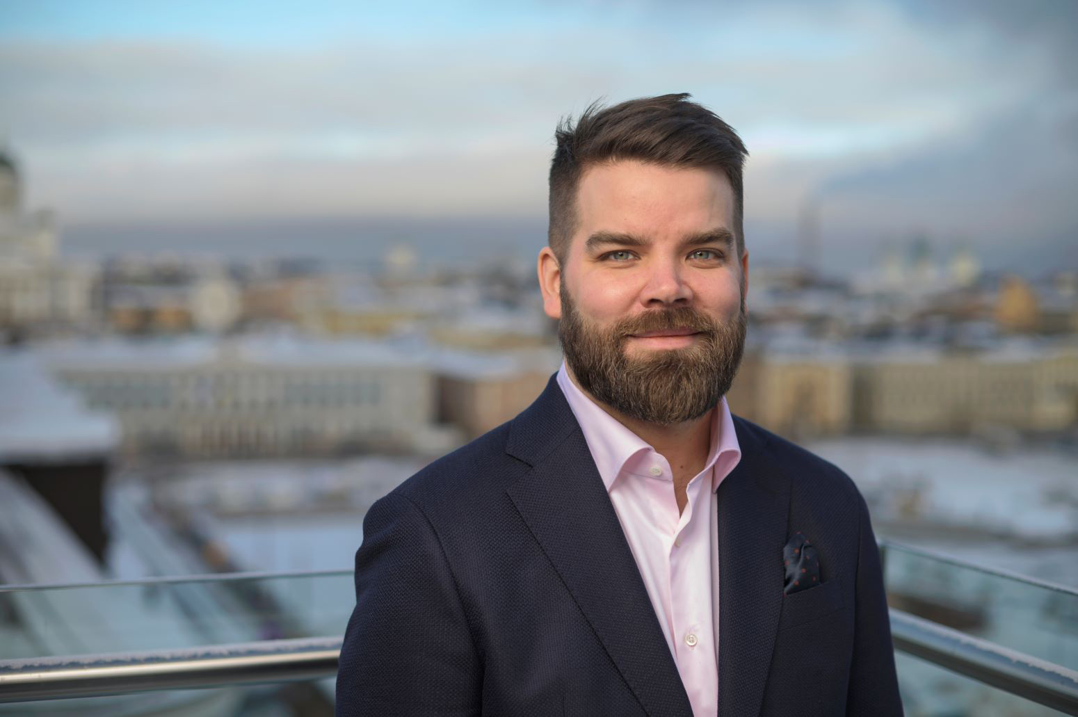 "Kaikki asuntopolitiikan toimet pitää kohdistua kysynnän lisäämiseen. Ensiasunnon ostajien tilanteen parantaminen entisestään on todella tärkeää", sanoo toimitusjohtaja Tuomas Viljamaa Kiinteistönvälitysalan Keskusliitosta.