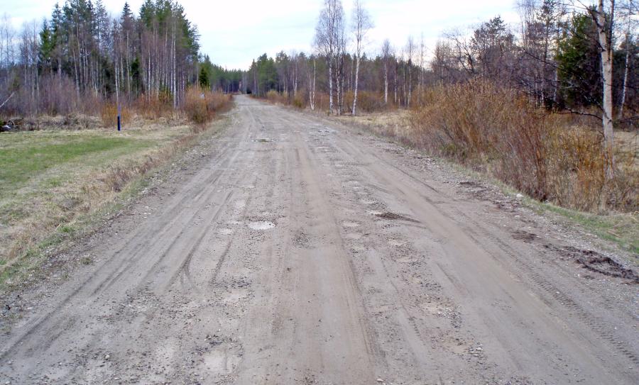 Tiealan ammattilaiset ovat huolissaan yksityisteiden kunnosta sekä perusparannukseen myönnettävän tuen pienenemisestä. Kuva: Timo Pisto