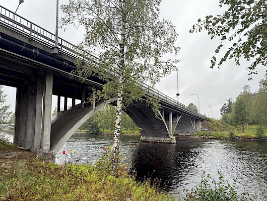 Kreate rakentaa reilun 8,5 miljoonan euron urakassa uuden sillan Äänekoskelle vanhan 50-luvulla rakennetun sillan tilalle. Kuva Kreate
