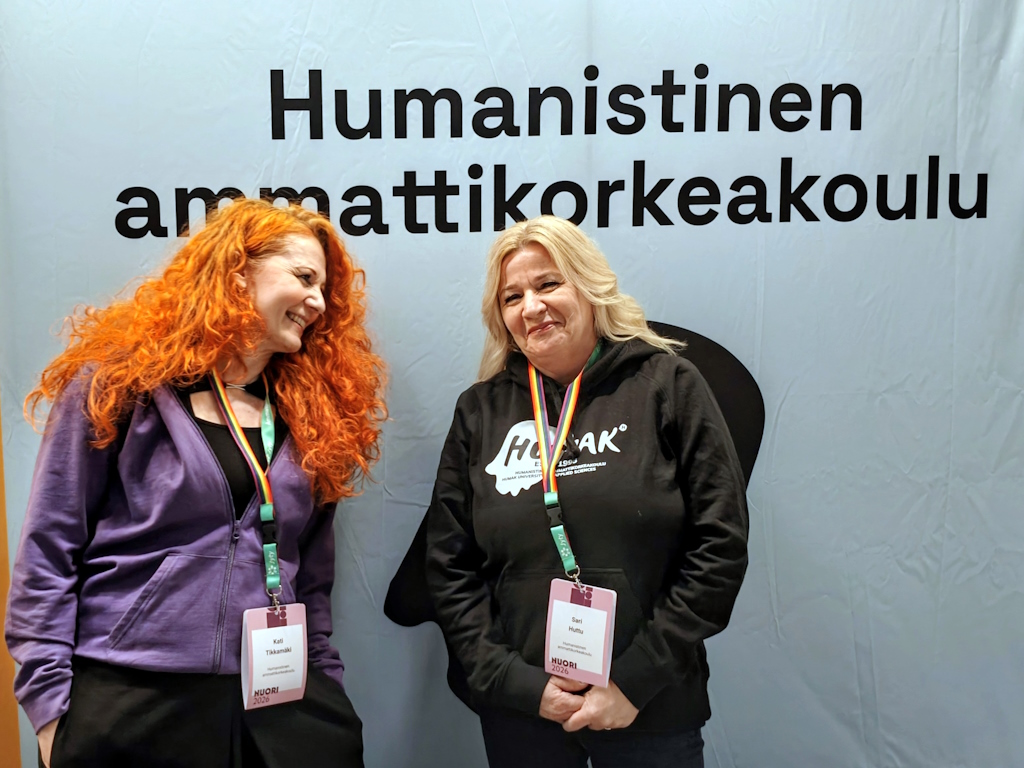Kati Tikkamäki ja Sari Huttu toteuttavat TREENI-hanketta Humakissa.