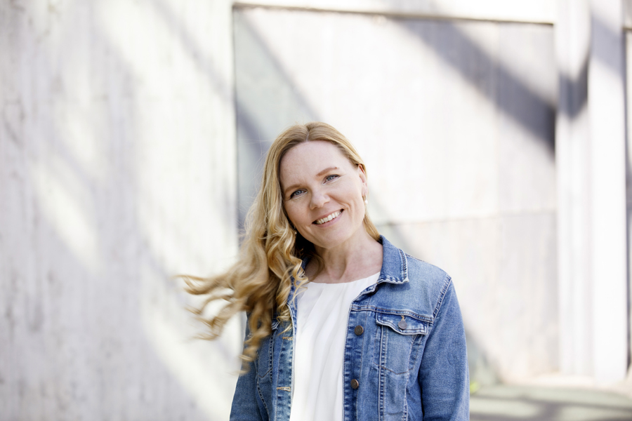 Lapsiasiavaltuutettu Elina Pekkarinen.