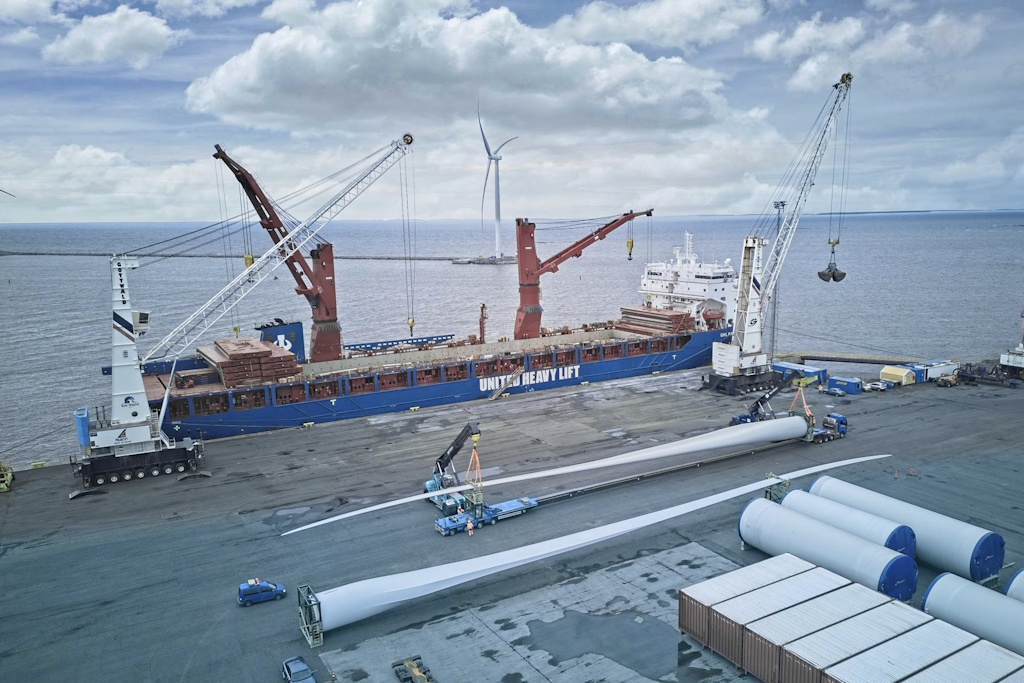 BB Logistics Oy:n käsissä kulkevat vaativatkin projektikuljetukset. Esimerkiksi tuulivoimakomponenttien käsittely vaatii erikoisosaamista ja tarkkaa suunnittelua.