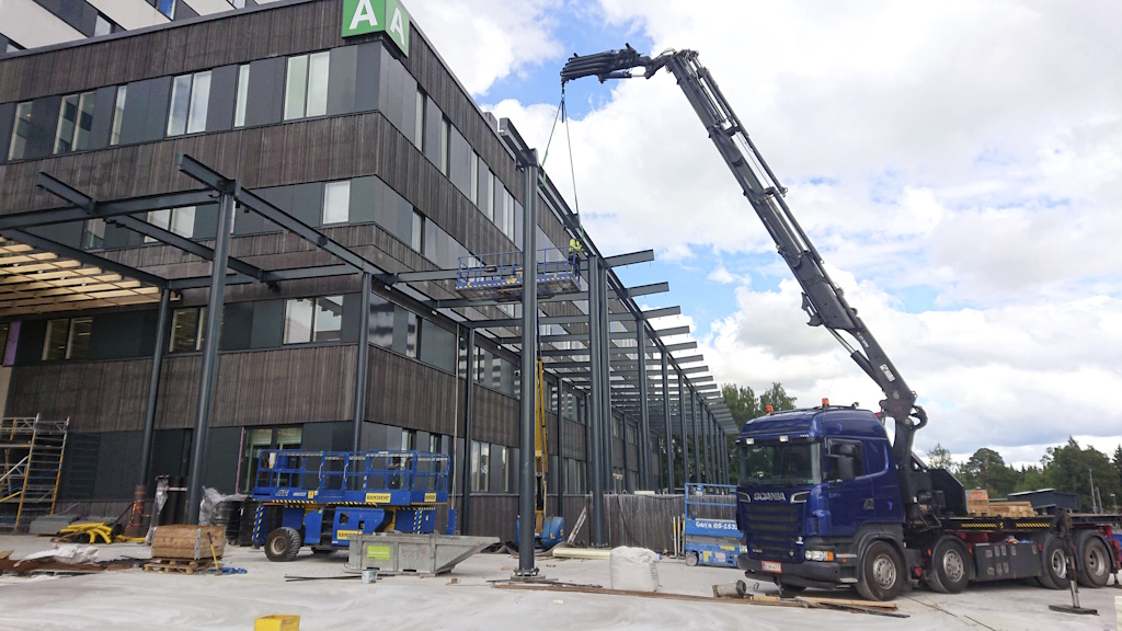 Vanhapiha SteelCompany on rakentanut muun muassa suurkatoksen teräsrunkoja.
