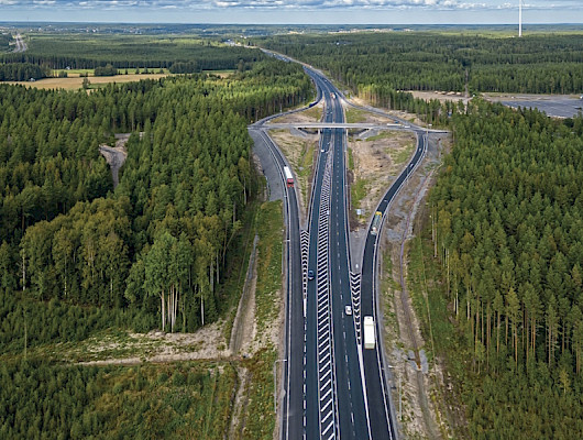 Lapua kiinnostaa yrityksiä. Erinomainen sijainti, edulliset tontit, investointituet, vahva yritysverkosto ja osaava työvoima tukevat kasvua.
