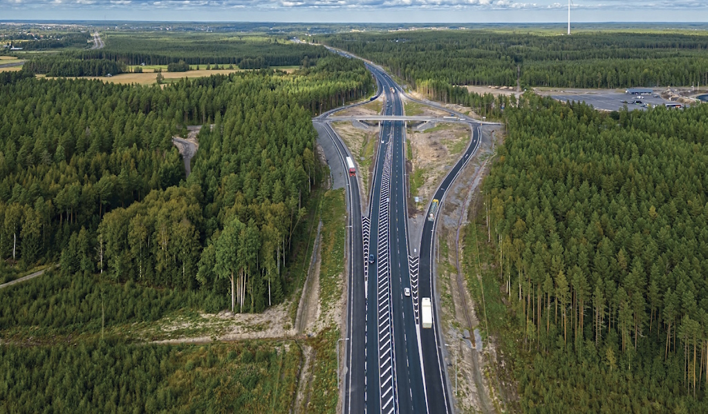 Lapua kiinnostaa yrityksiä. Erinomainen sijainti, edulliset tontit, investointituet, vahva yritysverkosto ja osaava työvoima tukevat kasvua.