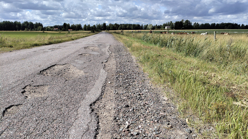 Infrainnovaatioita tarvitaan, koska tiestön korjausvelka kasvaa erityisesti alemmalla tieverkolle, mutta resurssit kohdistuvat pääteihin. Ilman uusia ratkaisuja yhä useampi tie jää heikkokuntoiseksi.