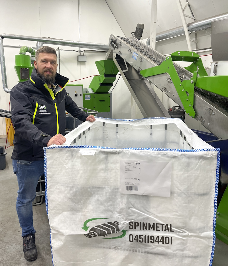 Spinmetalin tarjoama kokonaisvaltainen palvelu, nopeat noudot ja metallien korkea markkinahinta tekevät juuri nyt metalliromun kierrättämisestä yrityksille aiempaa kannattavampaa. Kuvassa asiakkuuspäällikkö Kalle Lahtinen.