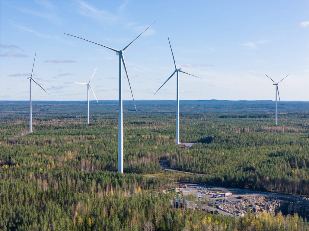 Vihreän siirtymän investoinnit sekä tuuli- ja aurinkovoima voivat vauhdittaa Suomen teollisuutta, työpaikkoja ja talouskasvua.