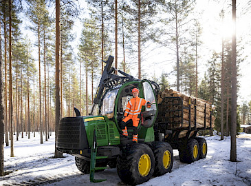 Gradia Jämsän metsäalan koulutuksen käytössä uusi oppimisympäristö ja uusia koneita