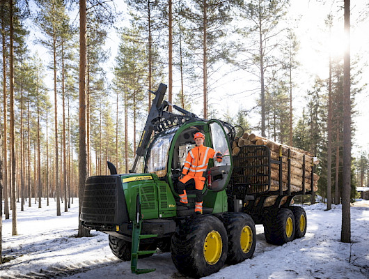 Gradia Jämsän metsäalan koulutuksen käytössä uusi oppimisympäristö ja uusia koneita