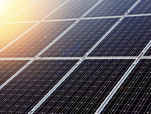 Yritykset investoivat lähivuosina aurinkosähköön ja lämpöpumppuihin