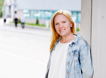 Sosiaali- ja kuntatalous -lehden haastattelussa lapsiasiavaltuutettu Elina Pekkarinen: "Vanhemmuuden paras voimanlähde on lapsen ja vanhemman välinen hyvä vuorovaikutussuhde"