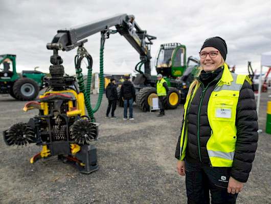 Mikään ei voita kasvokkaisia tapaamisia, kertoi John Deere Forestry Oy:n Paula Saarinen. Kuva: Visit Kalajoki/Vesa Rönty