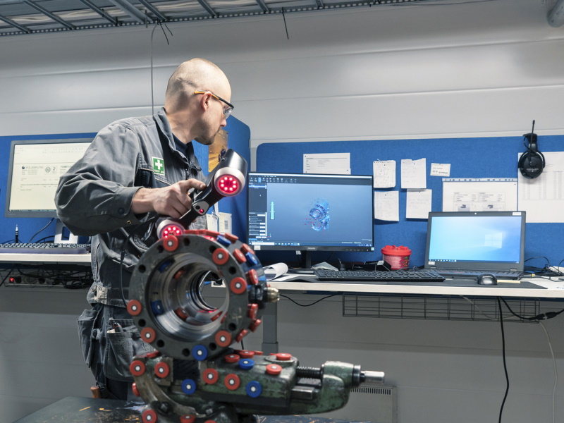 3D-skannaus meneillään Hydroline Servicesin Vuorelan toimipisteessä.