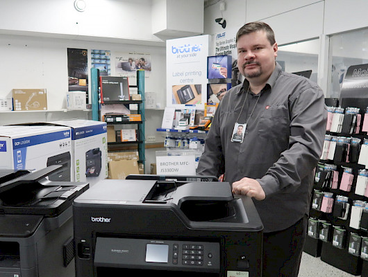 “Karjalan Datahuollosta yritys saa kaikki IT-laitteet ja -palvelut saman katon alta”, Ismo Tanskanen toteaa.