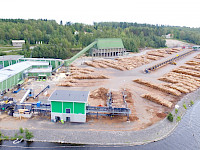 Nordautomation toimitti tukkilajittelijan ja sahansyötön Versowoodin Otavan sahan tukkikentälle.