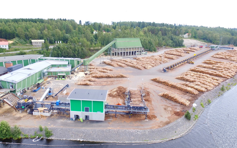 Nordautomation toimitti tukkilajittelijan ja sahansyötön Versowoodin Otavan sahan tukkikentälle.
