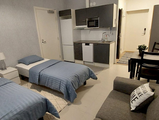 Vuokrattavat huoneistot ovat yksiöitä ja kaksioita 1–6 henkilölle. Ne sisältävät oman keittiön ja kylpyhuoneen.