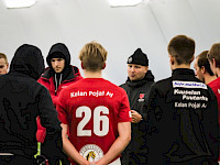 Päävalmentaja Sami Okkonen takana keskellä. Kuva: Mikko Kalavainen / FotoMikko