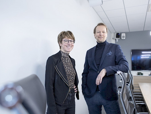 JNT:n toimitusjohtaja Maria Höglund ja Konttoripisteen toimitusjohtaja Tuomo Lahti. Kuva: Keski-Pohjanmaan Konttoripiste